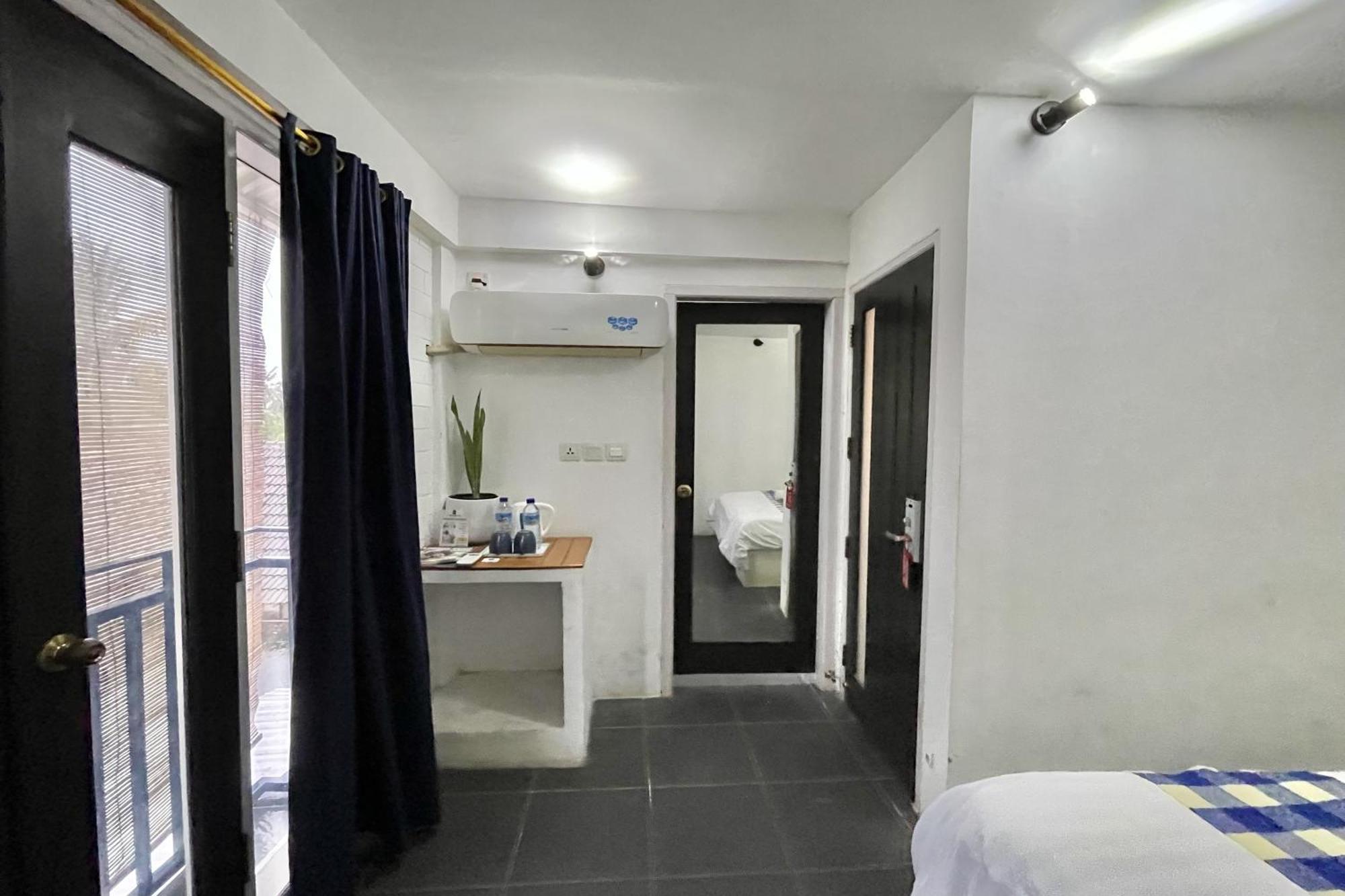Taman Unique Hotel Senggigi Exterior photo