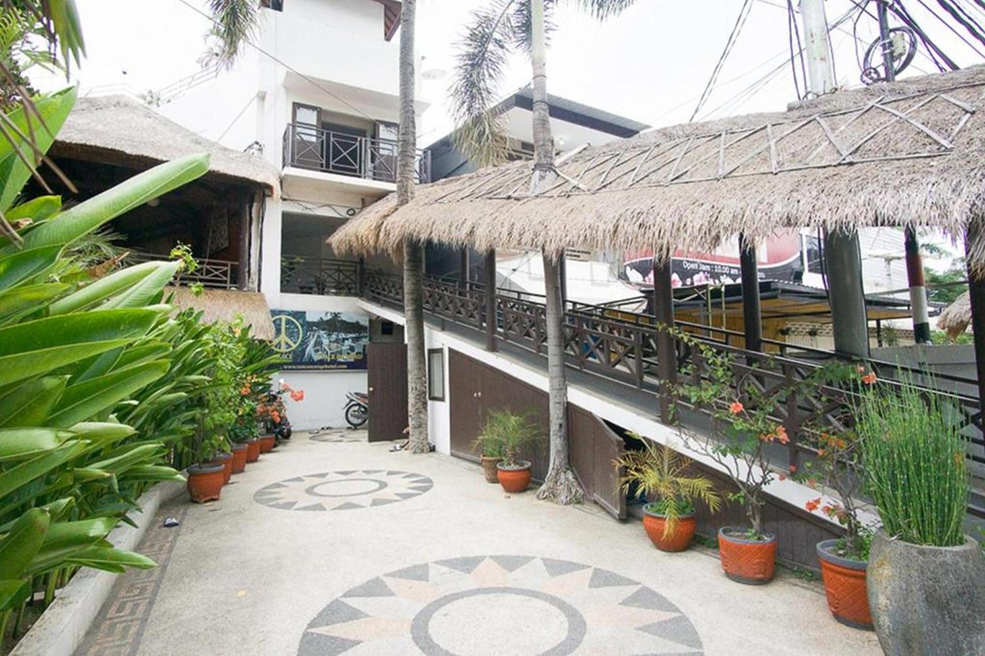 Taman Unique Hotel Senggigi Exterior photo
